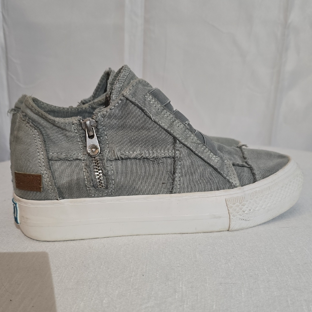 Blowfish Malibu Womens Gray Mamba Platform Sneaker.

Tap to zoom
